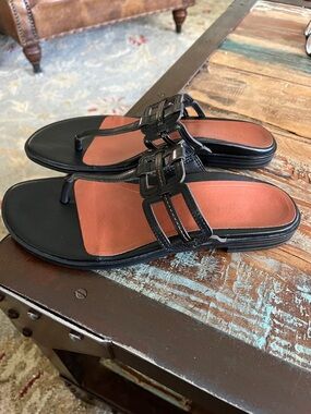 Vionic Black Leather Strappy Slip On Thong Sandal Sz 8